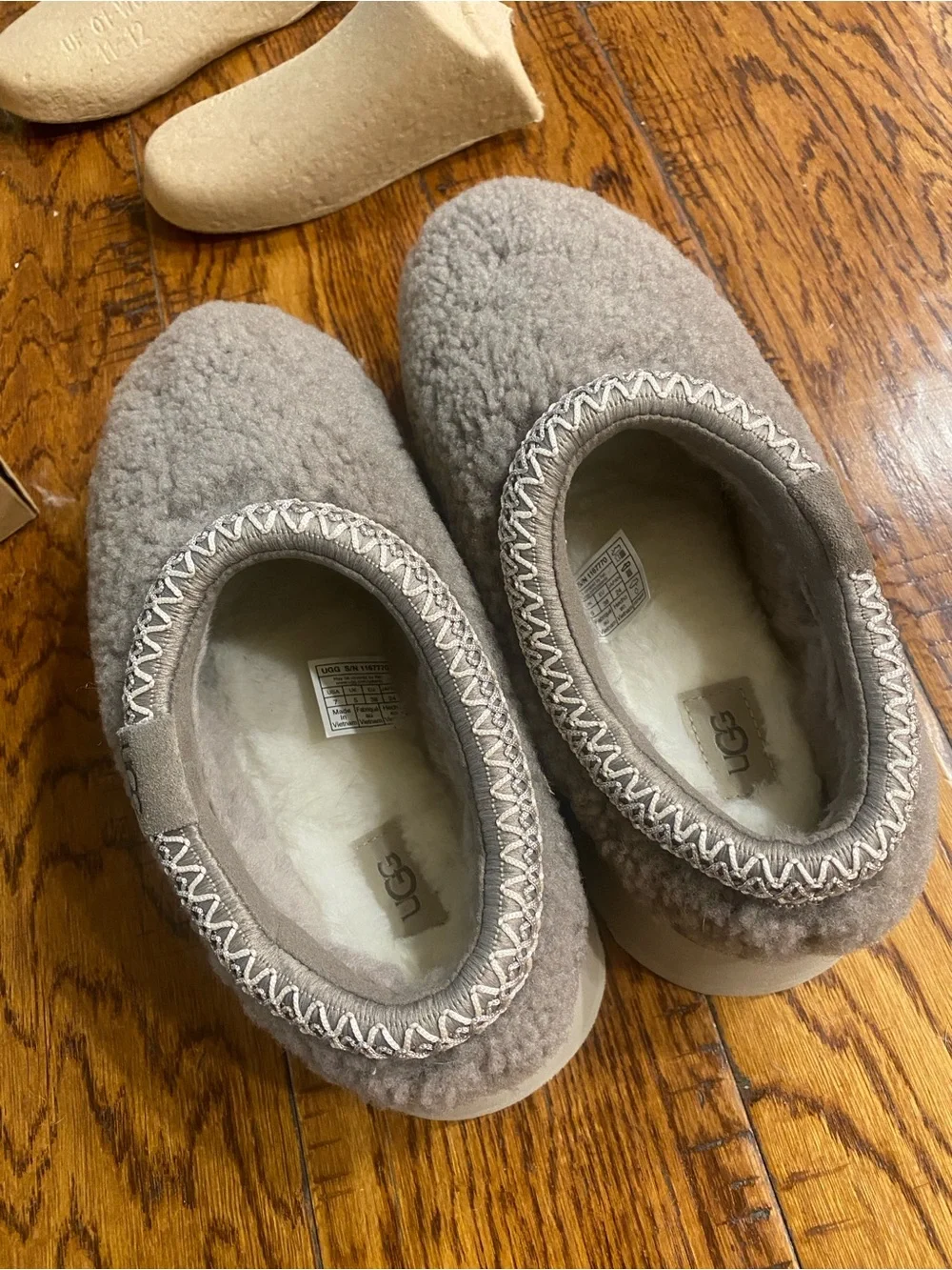 UGG Women's Maxi Curly Tazz Platform Gray Slippers Shoes size 7